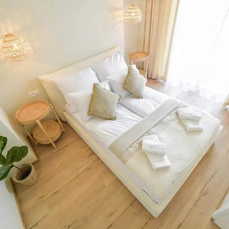 Bianco 38 Apartment *